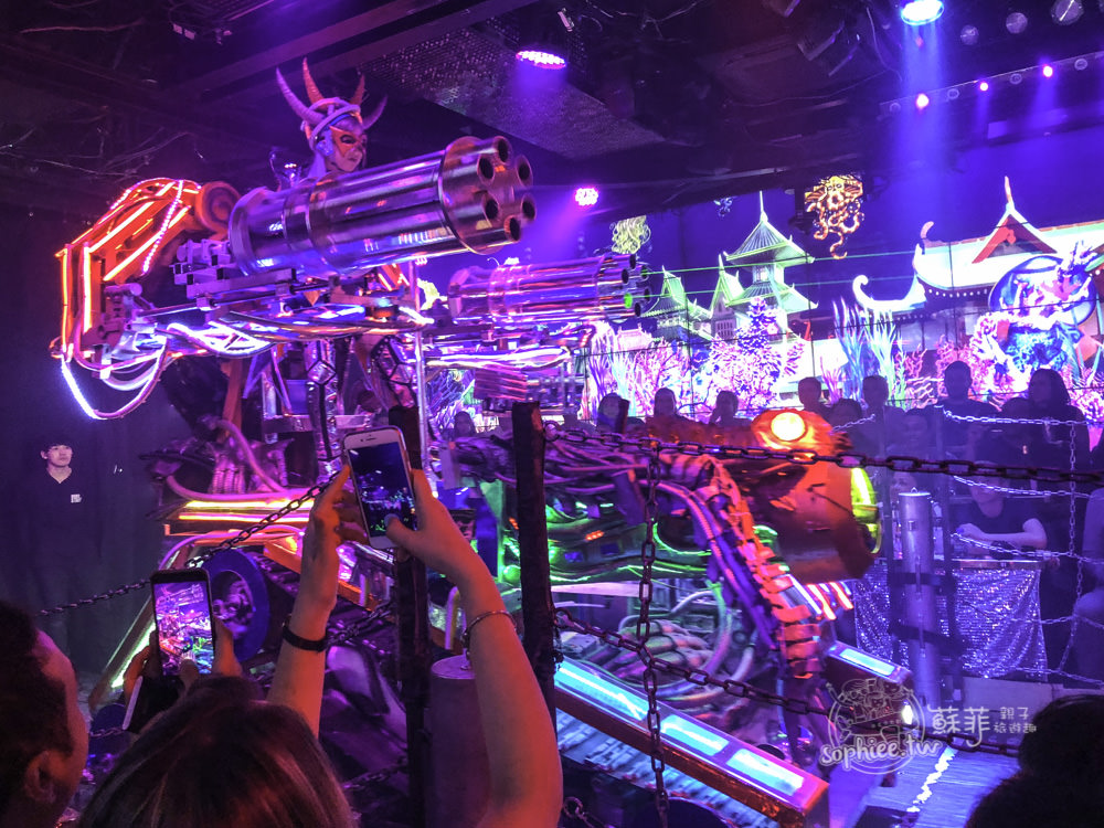 東京必去︱新宿機器人餐廳。來日本一定要去一次 刺激好玩超精彩！