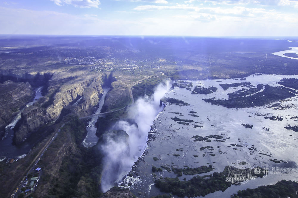 辛巴威旅遊︱維多利亞大瀑布。奢侈地搭上直昇機吧！