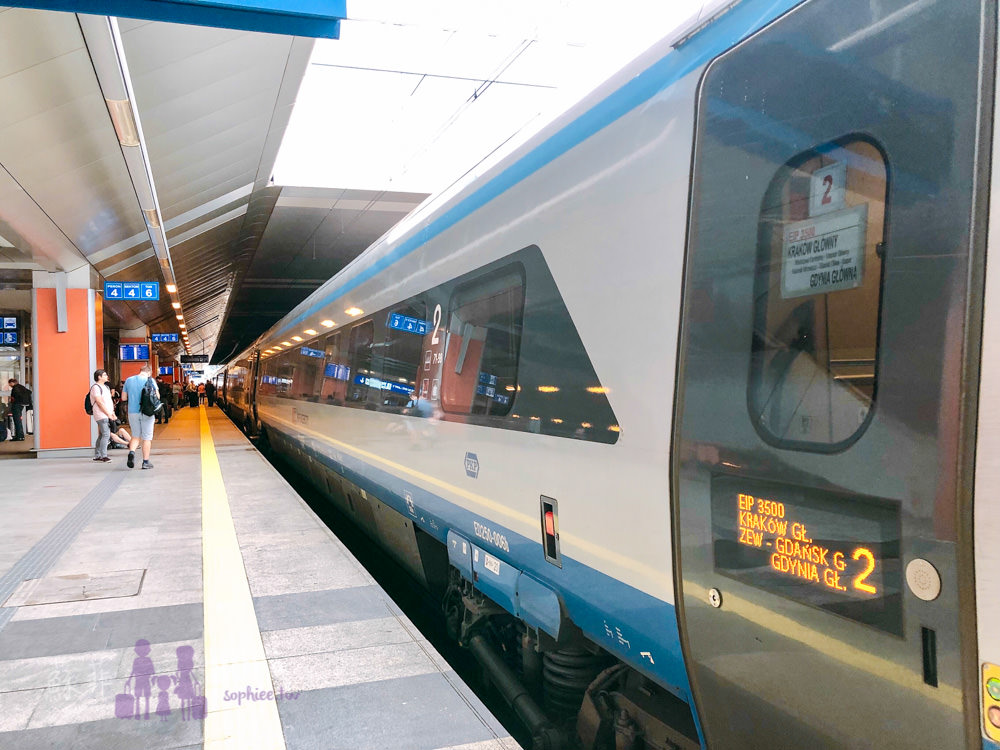 波蘭交通∣克拉科夫往華沙交通方式～在歐洲旅行遇到火車誤點 還換月台！