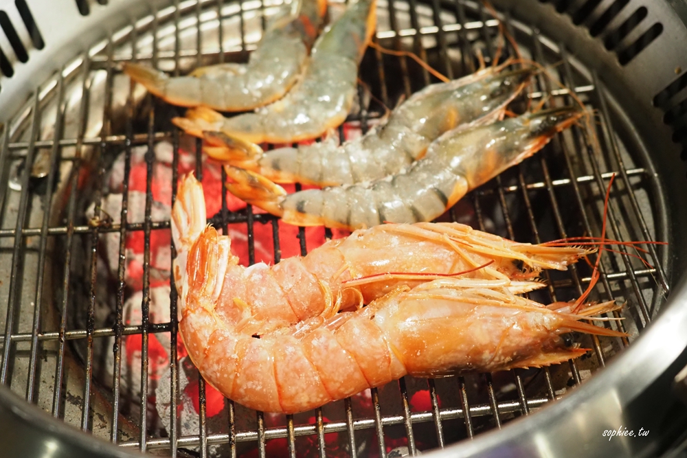 台北中山燒烤吃到飽》戰醬燒烤雙城店 和牛天使紅蝦大生蠔一次滿足！
