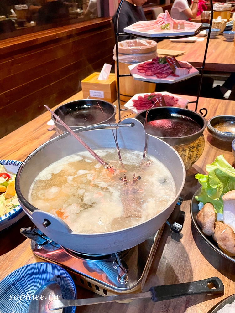 台中燒肉推薦》富田燒肉 台中平價和牛燒肉 日本A5和牛套餐 和牛燒肉龍蝦總匯鍋 冬天就是要吃燒肉又吃鍋啊！