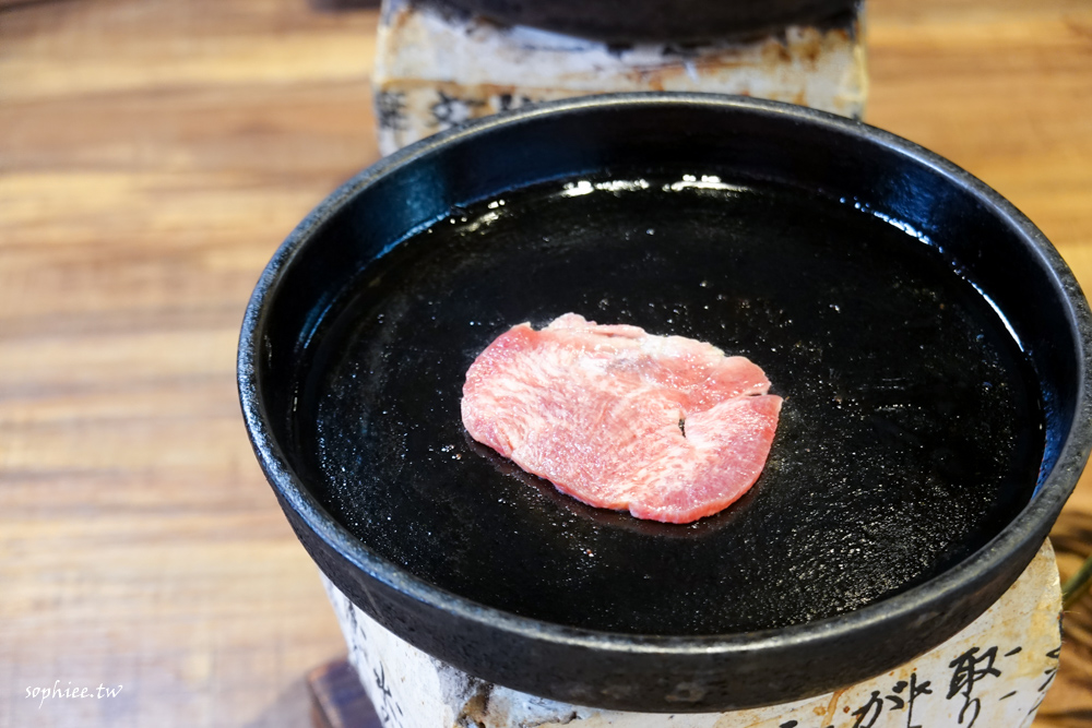 富田和牛燒肉︱超值優惠雙人套餐 A5和牛燒肉加上龍蝦總匯鍋 總共7種肉品與5種海鮮 讓你一次吃個過癮！