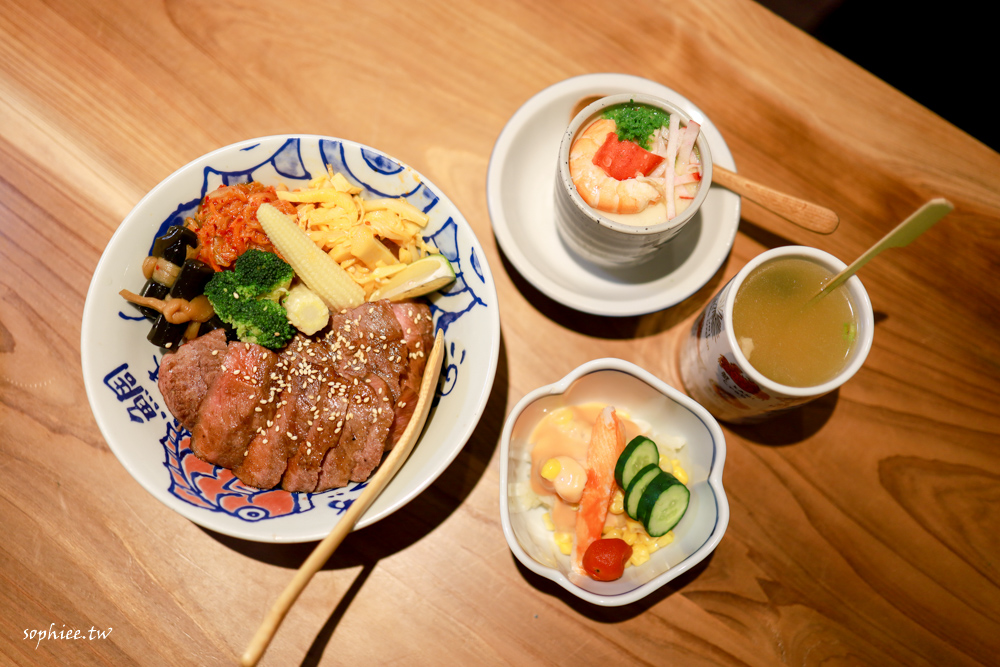 台中美食》九屋太平の聚客所 上百道平價日式料理 晚餐宵夜歡聚的好地方！