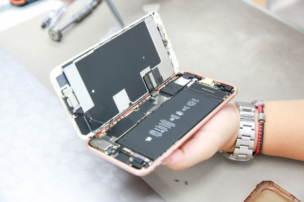 iPhone快速維修中心》APicu蘋果數位深切治療部 一中商圈iPhone MacBook維修 體驗專業免費檢測 價格透明實在 手機維修快速又安心！