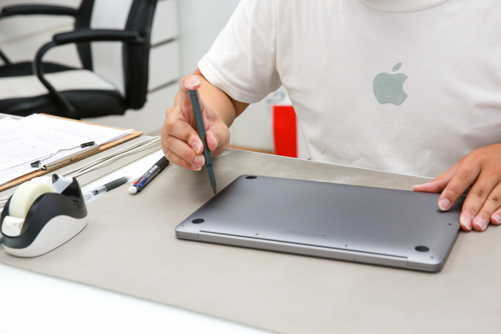 iPhone快速維修中心》APicu蘋果數位深切治療部 一中商圈iPhone MacBook維修 體驗專業免費檢測 價格透明實在 手機維修快速又安心！