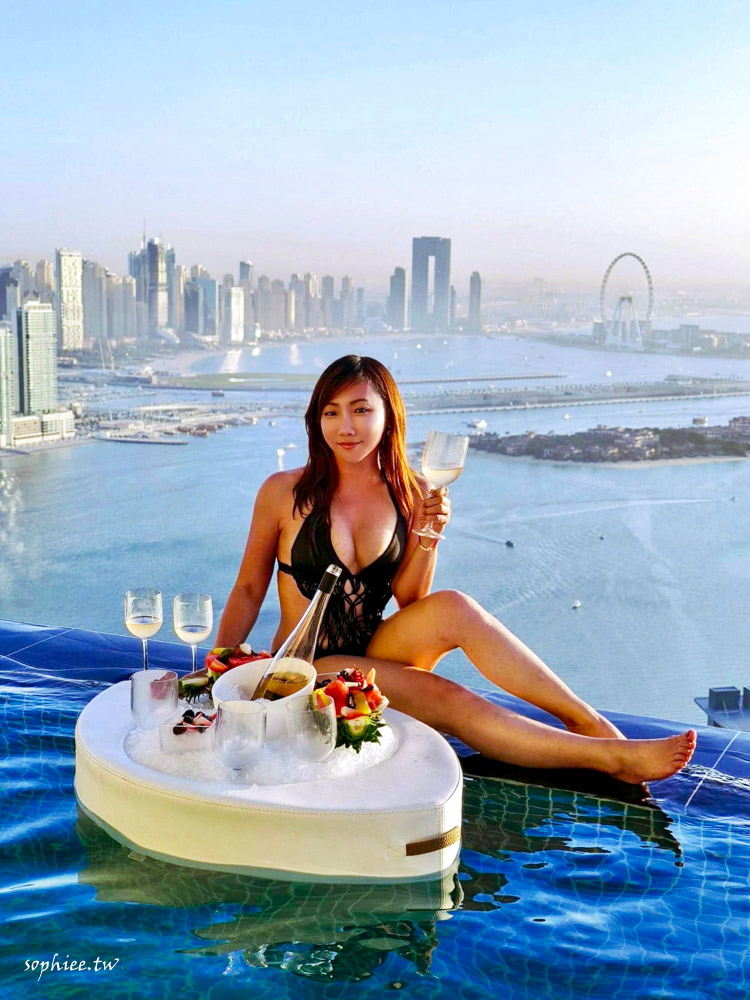 世界最高無邊際泳池Aura Sky Pool Dubai 杜拜王子和C羅都來過 棕櫚島上最奢華的泳池酒吧！
