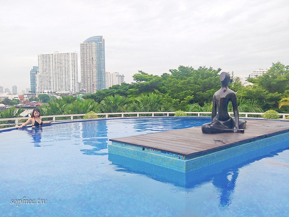 泰國曼谷住宿Chatrium Hotel Riverside Bangkok 昭披耶河畔夢幻景觀飯店 超大無邊際泳池 大力推薦必吃超值海鮮自助晚餐！