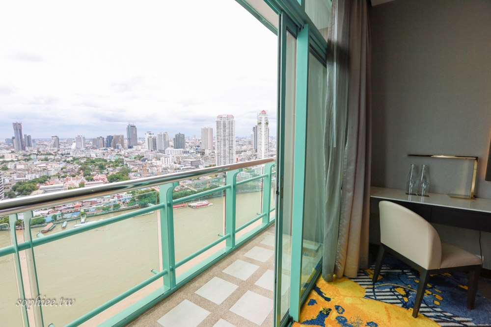 泰國曼谷住宿Chatrium Hotel Riverside Bangkok 昭披耶河畔夢幻景觀飯店 超大無邊際泳池 大力推薦必吃超值海鮮自助晚餐！