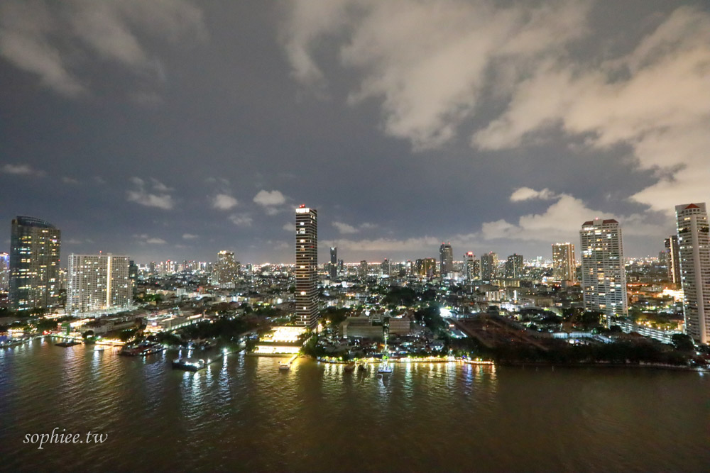 泰國曼谷住宿Chatrium Hotel Riverside Bangkok 昭披耶河畔夢幻景觀飯店 超大無邊際泳池 大力推薦必吃超值海鮮自助晚餐！