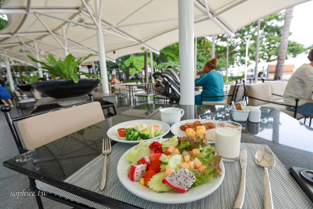 泰國曼谷住宿Chatrium Hotel Riverside Bangkok 昭披耶河畔夢幻景觀飯店 超大無邊際泳池 大力推薦必吃超值海鮮自助晚餐！