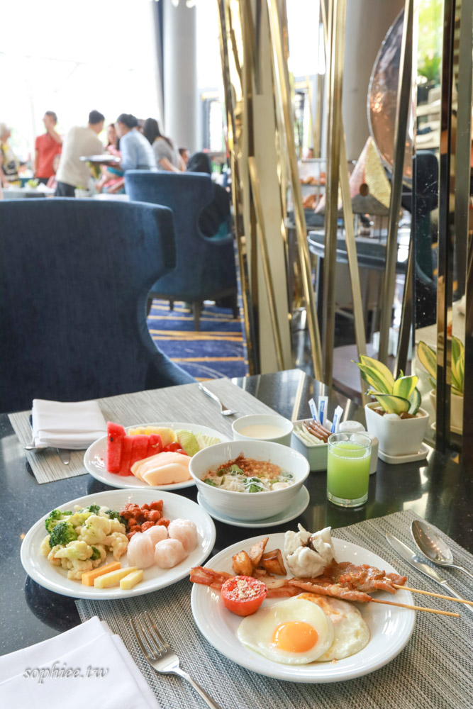 泰國曼谷住宿Chatrium Hotel Riverside Bangkok 昭披耶河畔夢幻景觀飯店 超大無邊際泳池 大力推薦必吃超值海鮮自助晚餐！