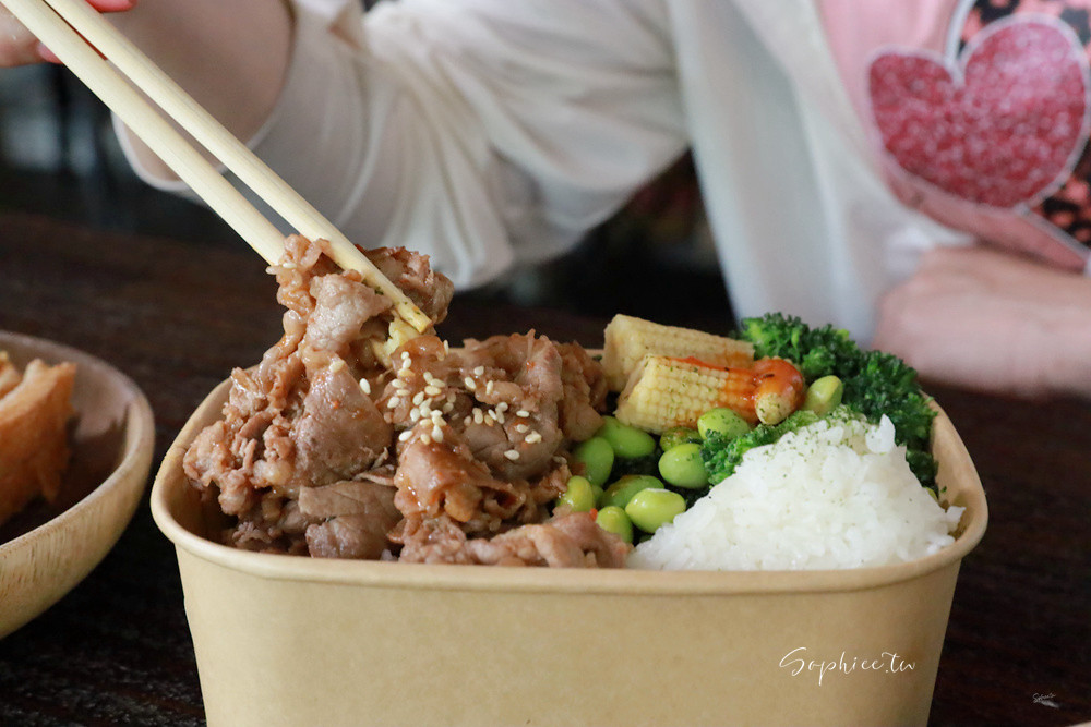 厭世夯肉》台中早午餐 科博館區美食 低GI超人氣健康餐盒 好吃又滿足！