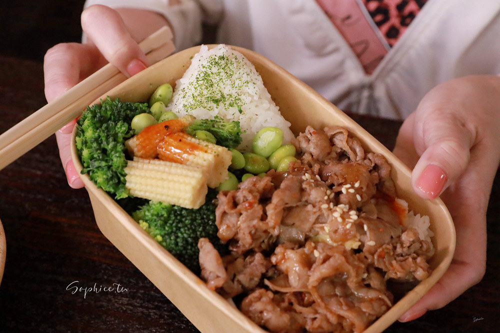 厭世夯肉》台中早午餐 科博館區美食 低GI超人氣健康餐盒 好吃又滿足！