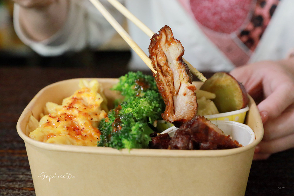厭世夯肉》台中早午餐 科博館區美食 低GI超人氣健康餐盒 好吃又滿足！