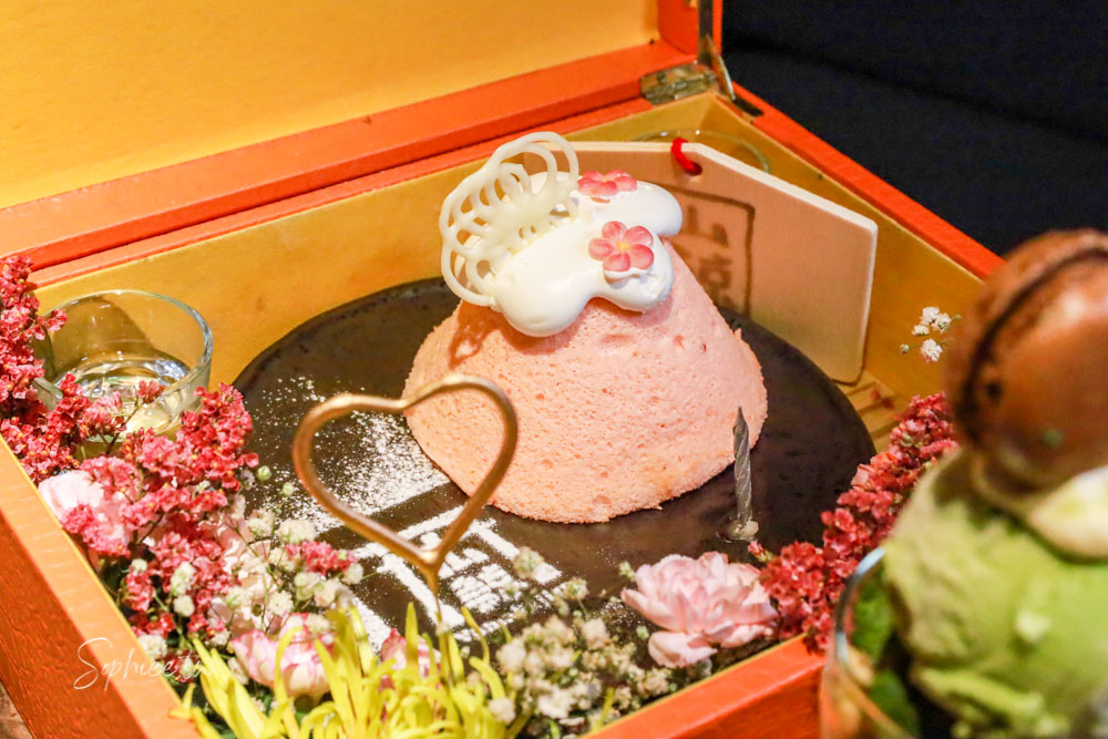 山鯨本家HONKE》台中人氣燒肉餐廳 浮誇和牛饗宴 濃濃日式氛圍 還有免費和服體驗喔