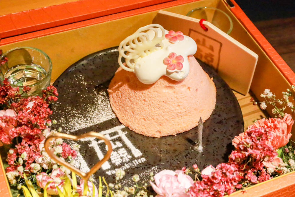 山鯨本家HONKE》台中人氣燒肉餐廳 浮誇和牛饗宴 濃濃日式氛圍 還有免費和服體驗喔