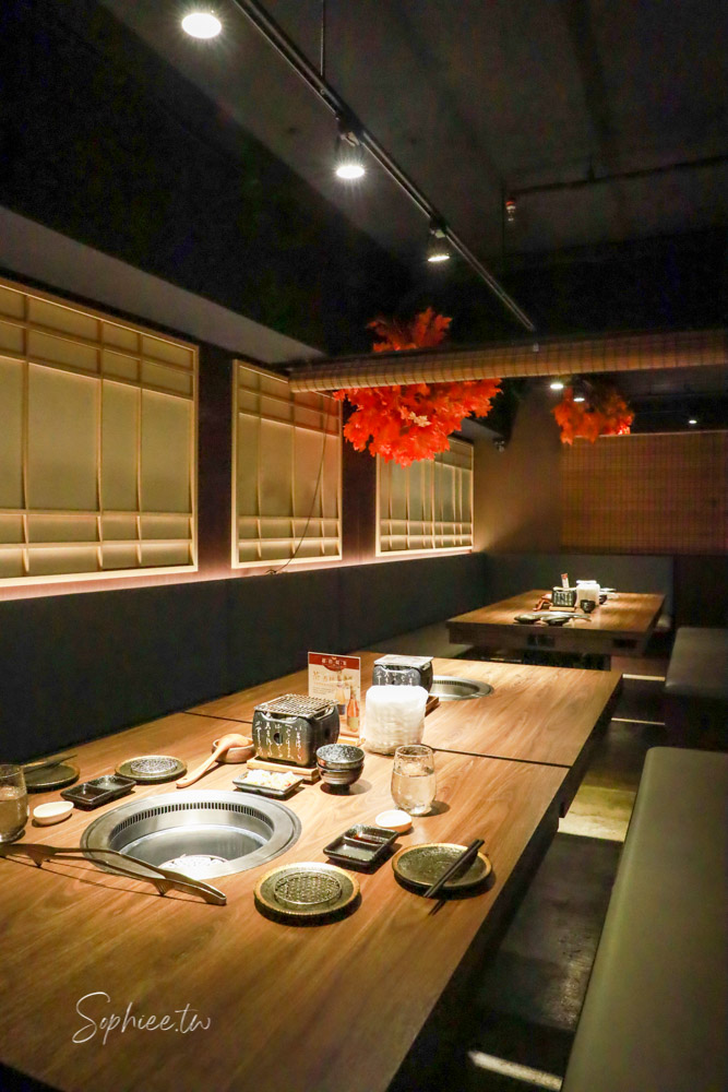山鯨本家HONKE》台中人氣燒肉餐廳 浮誇和牛饗宴 濃濃日式氛圍 還有免費和服體驗喔