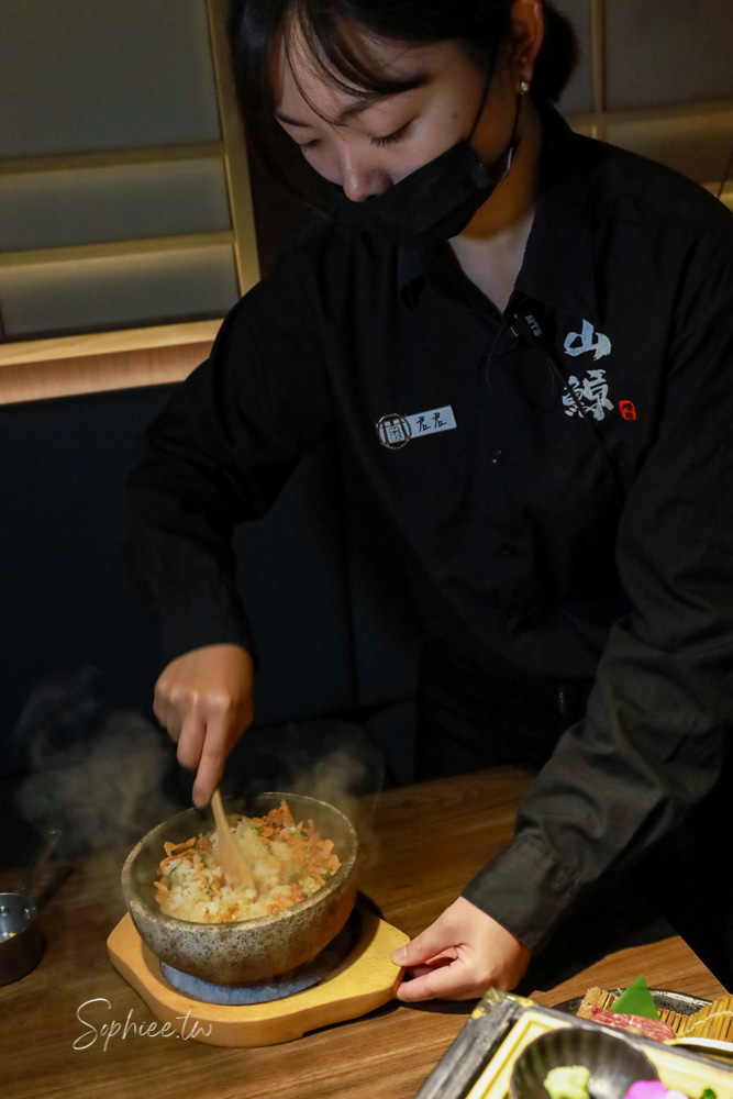 山鯨本家HONKE》台中人氣燒肉餐廳 浮誇和牛饗宴 濃濃日式氛圍 還有免費和服體驗喔