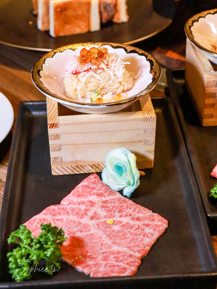 山鯨本家HONKE》台中人氣燒肉餐廳 浮誇和牛饗宴 濃濃日式氛圍 還有免費和服體驗喔