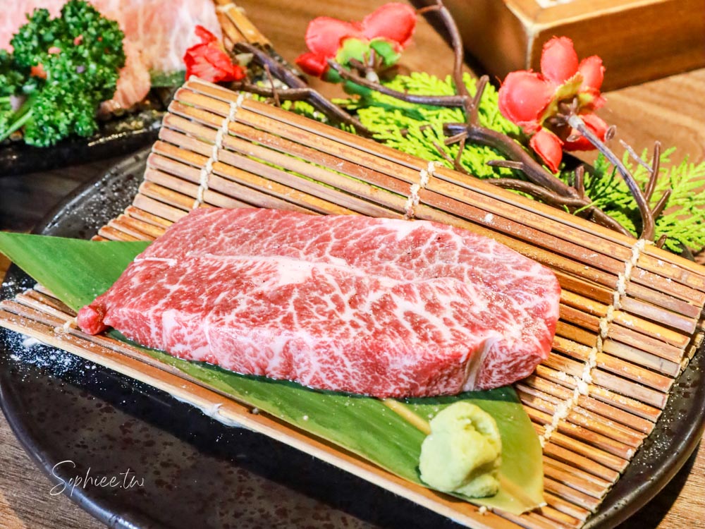山鯨本家HONKE》台中人氣燒肉餐廳 浮誇和牛饗宴 濃濃日式氛圍 還有免費和服體驗喔