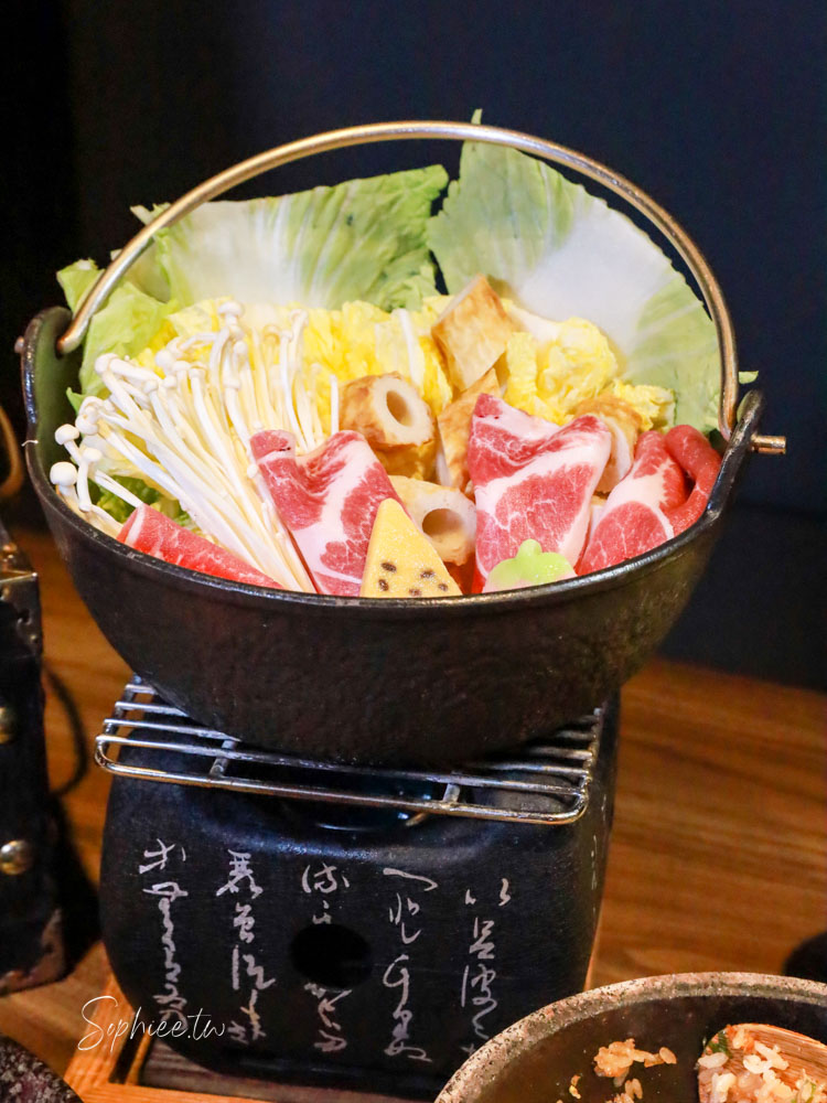 山鯨本家HONKE》台中人氣燒肉餐廳 浮誇和牛饗宴 濃濃日式氛圍 還有免費和服體驗喔