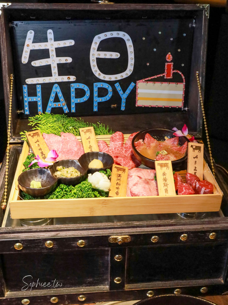 山鯨本家HONKE》台中人氣燒肉餐廳 浮誇和牛饗宴 濃濃日式氛圍 還有免費和服體驗喔