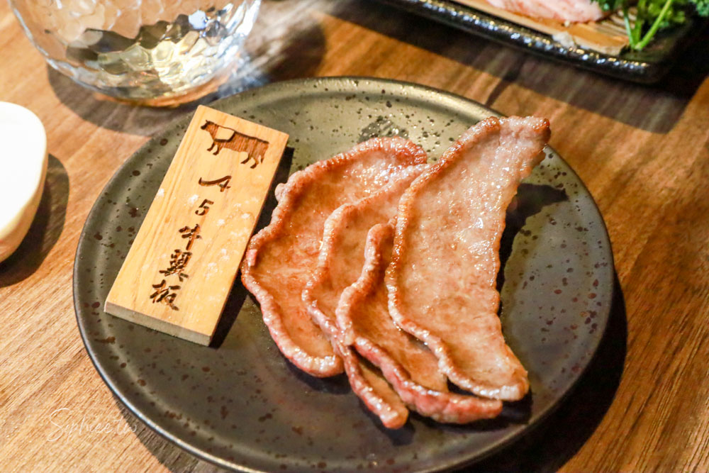 山鯨本家HONKE》台中人氣燒肉餐廳 浮誇和牛饗宴 濃濃日式氛圍 還有免費和服體驗喔
