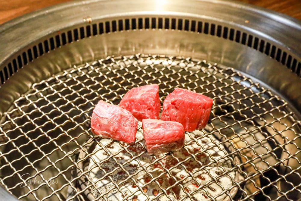山鯨本家HONKE》台中人氣燒肉餐廳 浮誇和牛饗宴 濃濃日式氛圍 還有免費和服體驗喔