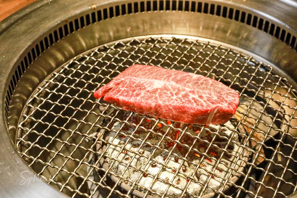 山鯨本家HONKE》台中人氣燒肉餐廳 浮誇和牛饗宴 濃濃日式氛圍 還有免費和服體驗喔