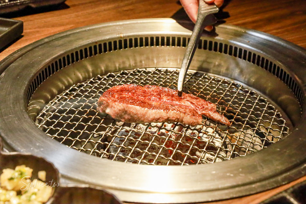 山鯨本家HONKE》台中人氣燒肉餐廳 浮誇和牛饗宴 濃濃日式氛圍 還有免費和服體驗喔
