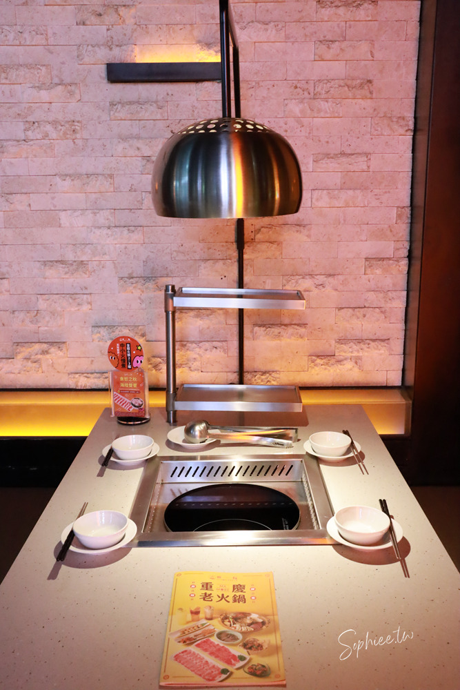 麻一點重慶老火鍋》台中麻辣鍋新選擇 只涮不喝湯的川渝吃法 鮮香麻辣帶勁  還有麻麻系手搖飲 下回宵夜聚餐就來這！