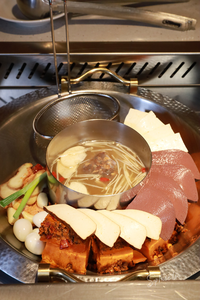 麻一點重慶老火鍋》台中麻辣鍋新選擇 只涮不喝湯的川渝吃法 鮮香麻辣帶勁 還有麻麻系手搖飲 下回宵夜聚餐就來這! 麻一點重慶老火鍋》台中麻辣鍋新選擇 只涮不喝湯的川渝吃法 鮮香麻辣帶勁 還有麻麻系手搖飲 下回宵夜聚餐就來這!