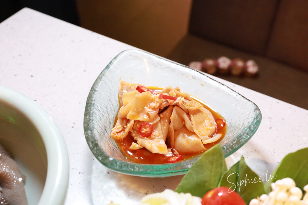 麻一點重慶老火鍋》台中麻辣鍋新選擇 只涮不喝湯的川渝吃法 鮮香麻辣帶勁 還有麻麻系手搖飲 下回宵夜聚餐就來這! 麻一點重慶老火鍋》台中麻辣鍋新選擇 只涮不喝湯的川渝吃法 鮮香麻辣帶勁 還有麻麻系手搖飲 下回宵夜聚餐就來這!