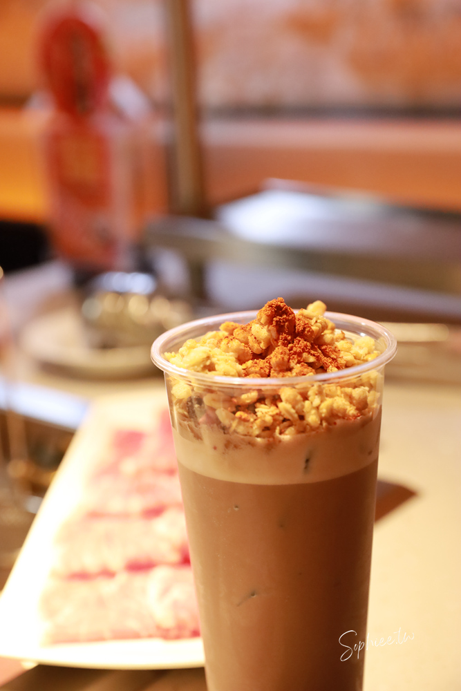 麻一點重慶老火鍋》台中麻辣鍋新選擇 只涮不喝湯的川渝吃法 鮮香麻辣帶勁 還有麻麻系手搖飲 下回宵夜聚餐就來這! 麻一點重慶老火鍋》台中麻辣鍋新選擇 只涮不喝湯的川渝吃法 鮮香麻辣帶勁 還有麻麻系手搖飲 下回宵夜聚餐就來這!