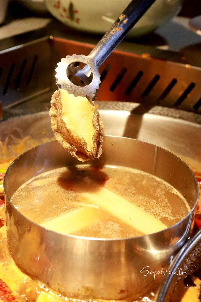 麻一點重慶老火鍋》台中麻辣鍋新選擇 只涮不喝湯的川渝吃法 鮮香麻辣帶勁 還有麻麻系手搖飲 下回宵夜聚餐就來這! 麻一點重慶老火鍋》台中麻辣鍋新選擇 只涮不喝湯的川渝吃法 鮮香麻辣帶勁 還有麻麻系手搖飲 下回宵夜聚餐就來這!