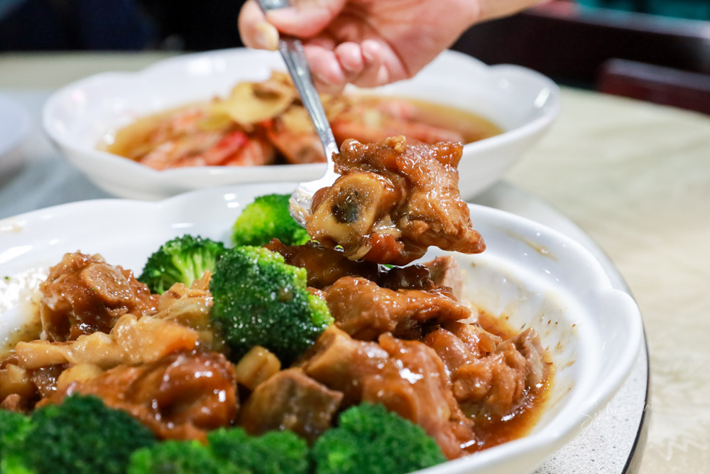 2026台中年菜外帶推薦》大祥海鮮燒鵝餐廳 除夕圍爐外帶年菜預訂 除夕當天現做外帶年菜 限量100組! 2026台中年菜外帶推薦》大祥海鮮燒鵝餐廳 除夕圍爐外帶年菜預訂 除夕當天現做外帶年菜 限量100組!