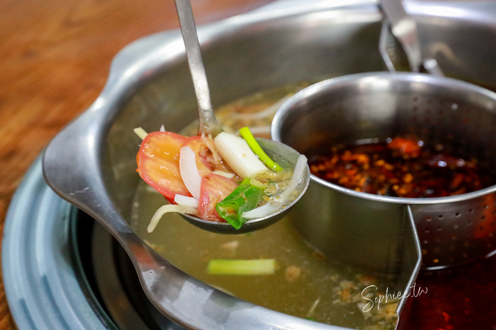 豐原美食》十三涮四川料理重慶火鍋 道地川菜熱炒 溫體牛重慶麻辣鍋！