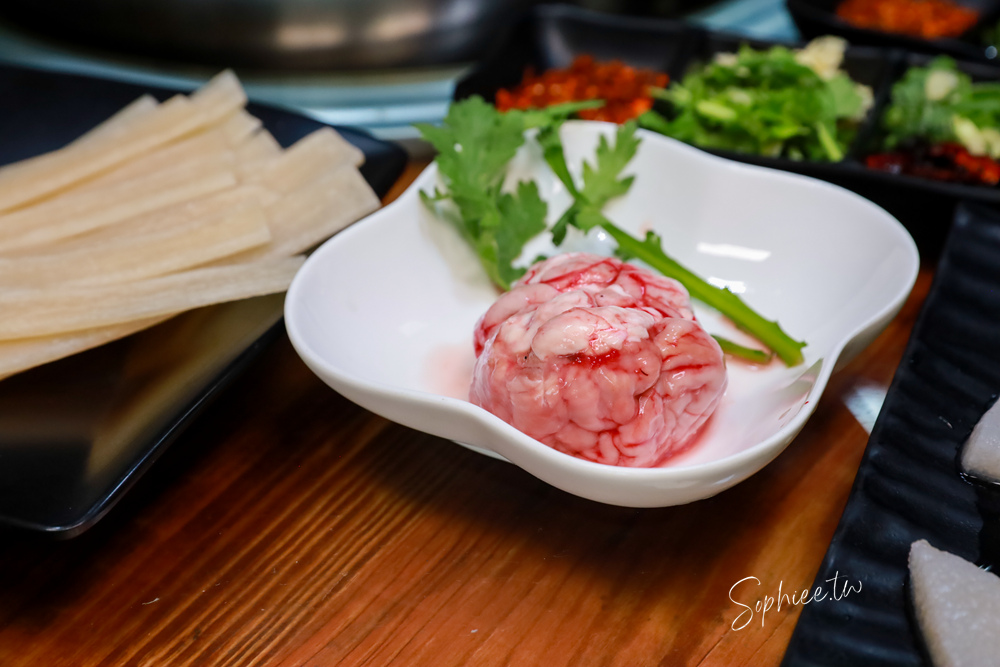 豐原美食》十三涮四川料理重慶火鍋 道地川菜熱炒 溫體牛重慶麻辣鍋！