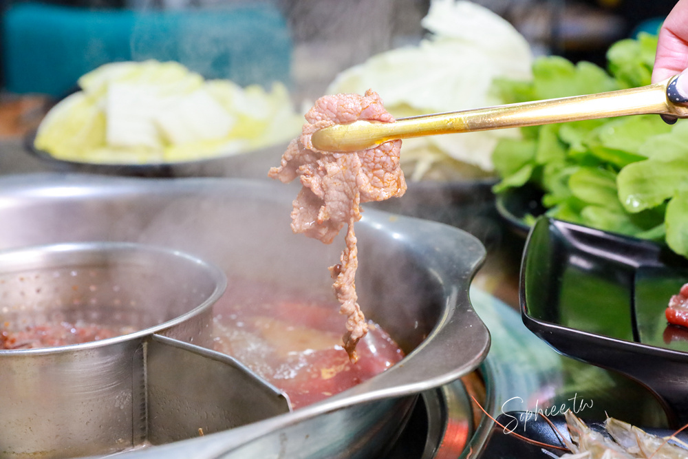 豐原美食》十三涮四川料理重慶火鍋 道地川菜熱炒 溫體牛重慶麻辣鍋！