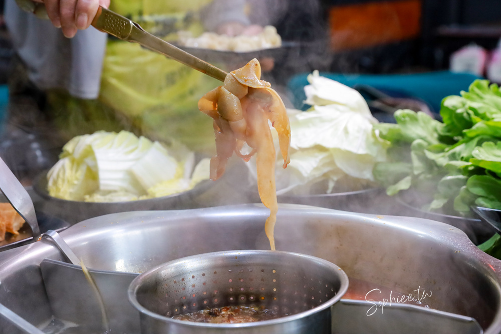 豐原美食》十三涮四川料理重慶火鍋 道地川菜熱炒 溫體牛重慶麻辣鍋！