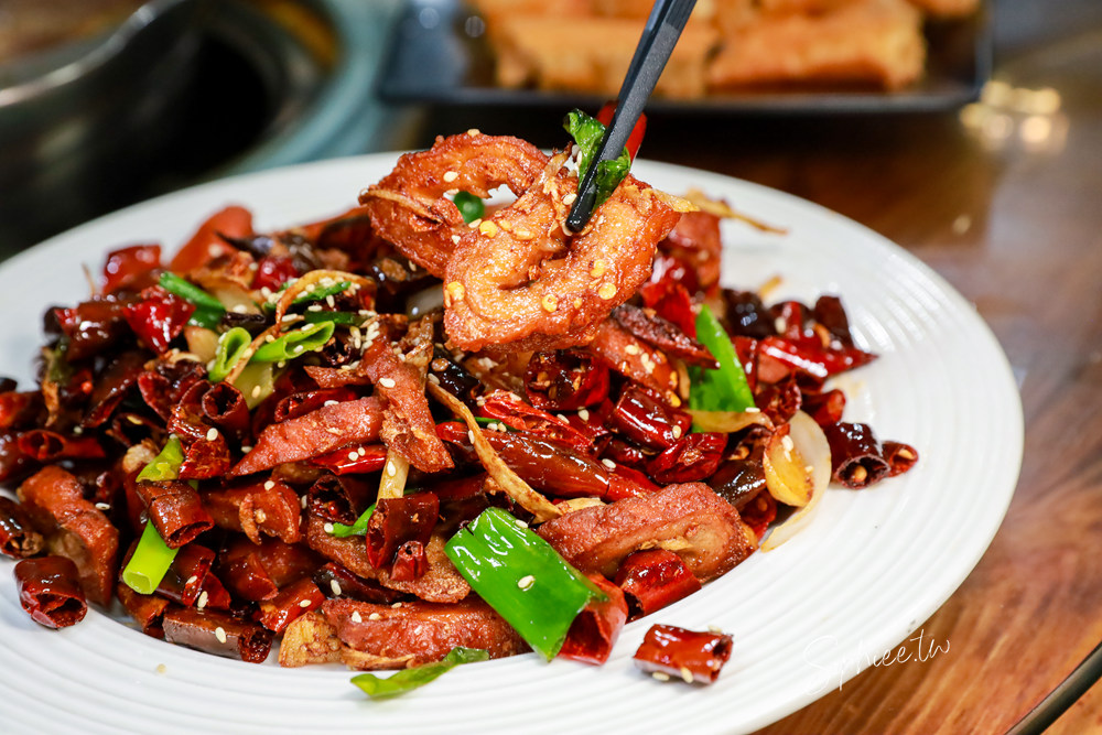 豐原美食》十三涮四川料理重慶火鍋 道地川菜熱炒 溫體牛重慶麻辣鍋！