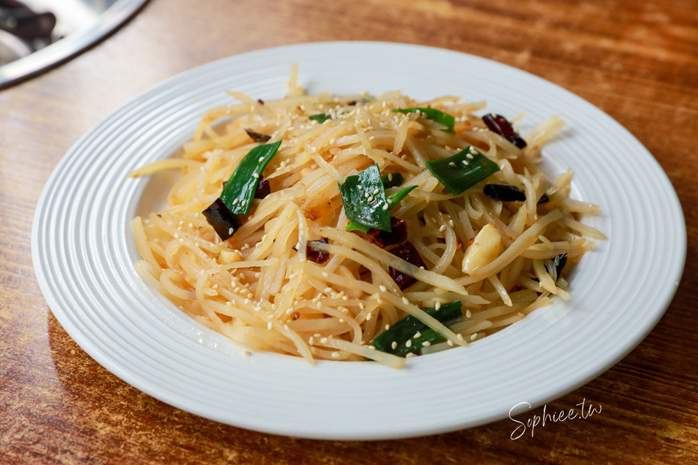 豐原美食》十三涮四川料理重慶火鍋 道地川菜熱炒 溫體牛重慶麻辣鍋！