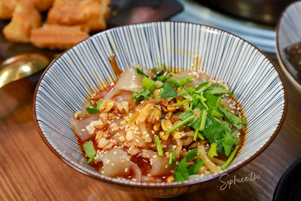 豐原美食》十三涮四川料理重慶火鍋 道地川菜熱炒 溫體牛重慶麻辣鍋！