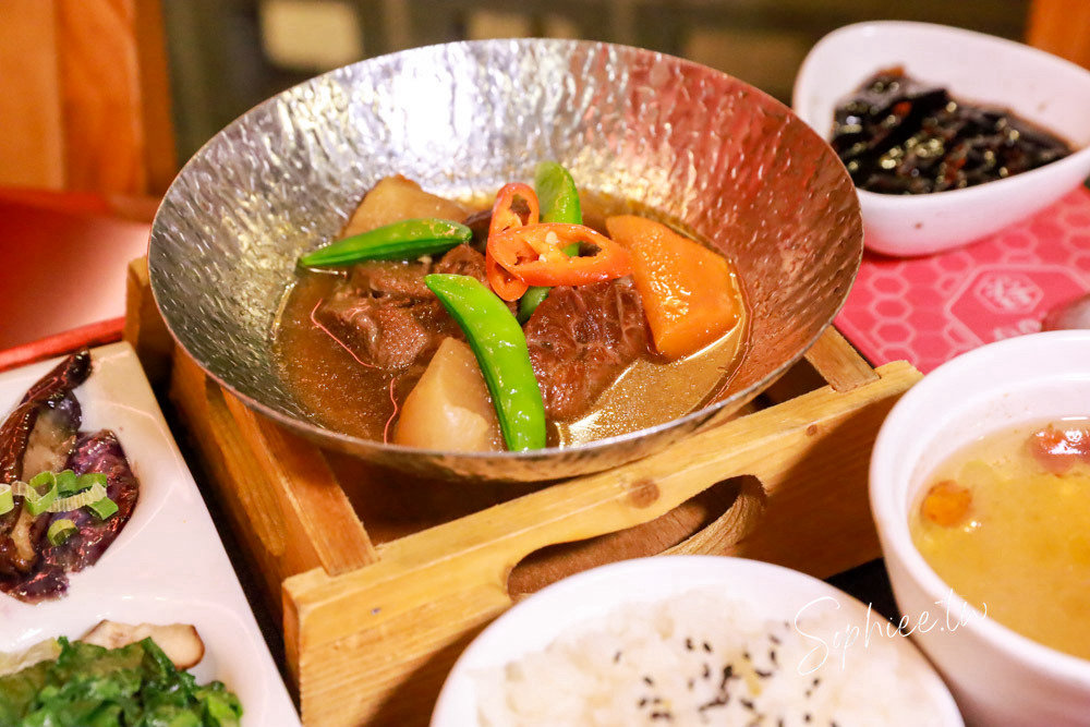 台中南屯美食｜有春茶館大墩店：巷弄裡的古早味 懷念的阿嬤手路菜！