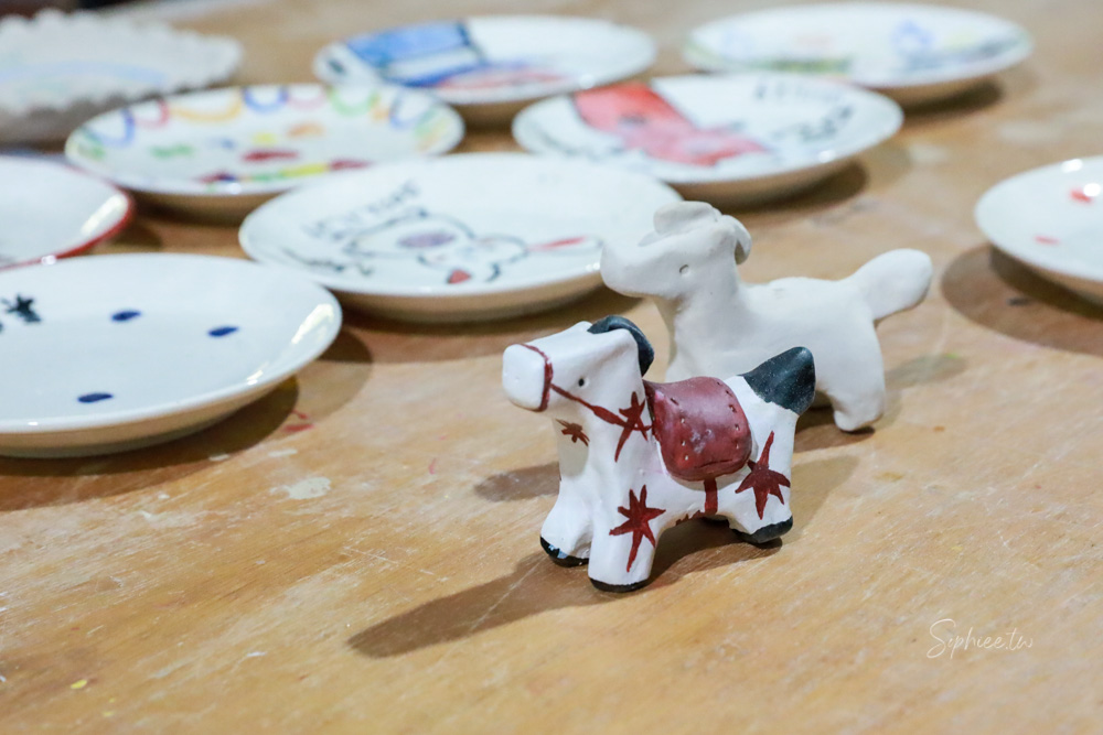 彰化親子景點》田中窯創藝園區 蜀葵花季開展 踏青賞景 捏陶彩繪 拓染玩貓 吃美食 今年春節就去走走! 彰化親子景點》田中窯創藝園區 蜀葵花季開展 踏青賞景 捏陶彩繪 拓染玩貓 吃美食 今年春節就去走走!