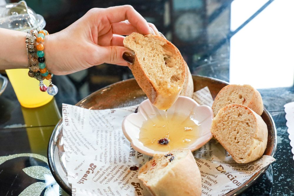 彰化親子景點》田中窯創藝園區 蜀葵花季開展 踏青賞景 捏陶彩繪 拓染玩貓 吃美食 今年春節就去走走! 彰化親子景點》田中窯創藝園區 蜀葵花季開展 踏青賞景 捏陶彩繪 拓染玩貓 吃美食 今年春節就去走走!