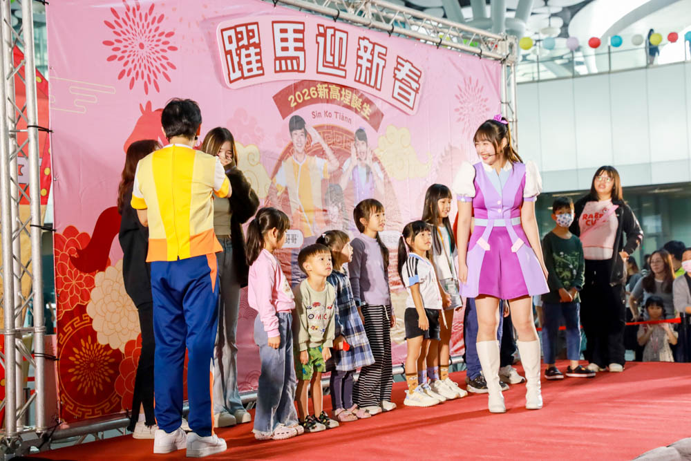 高雄新地標│高雄車站商圈「新高埕」有藝術有市集有活動 下回出門就來逛逛！