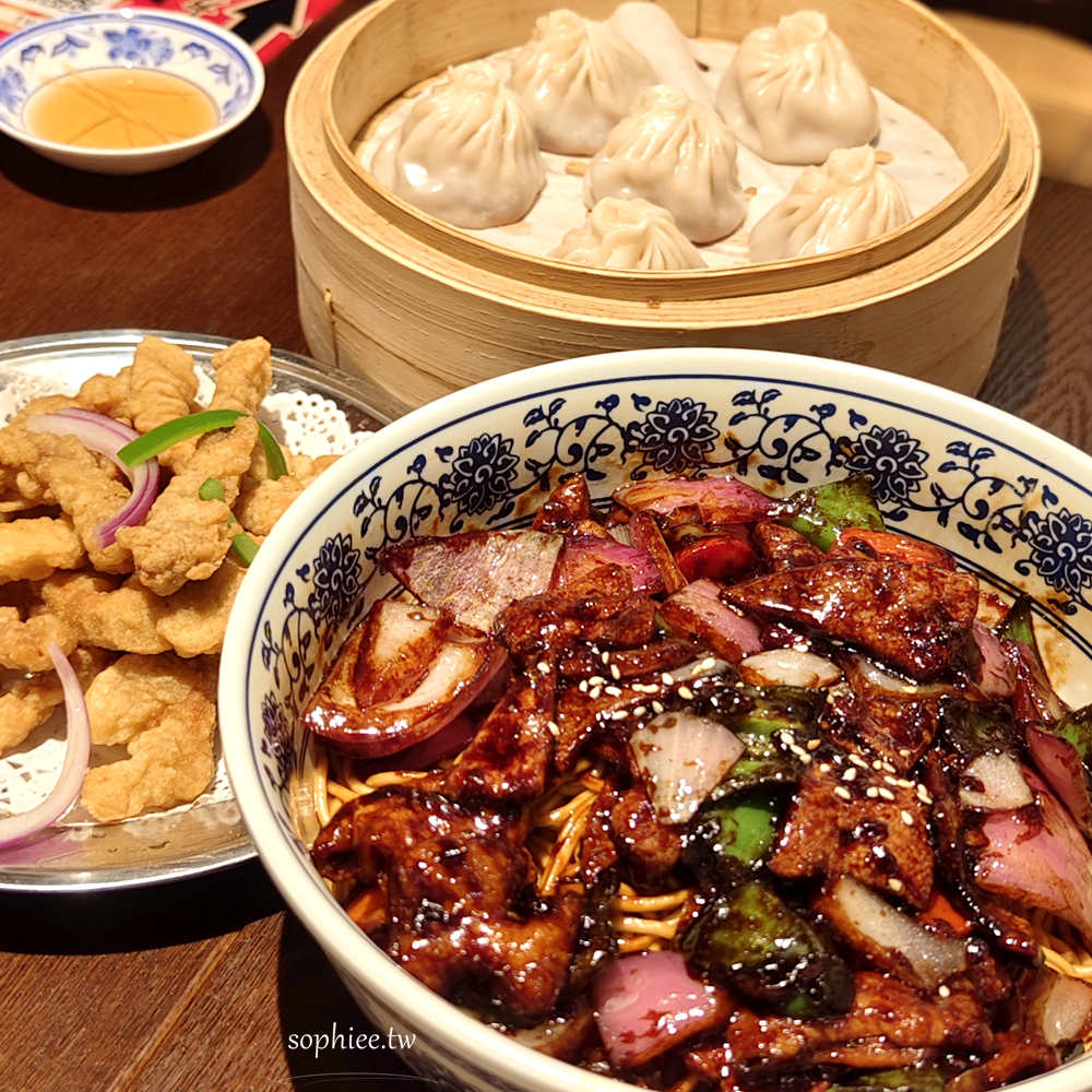 廈門萬象城必吃美食｜排隊也甘願的「王繁星麵館」猛火爆炒濃油赤醬 銷魂本幫麵 一吃就愛上！