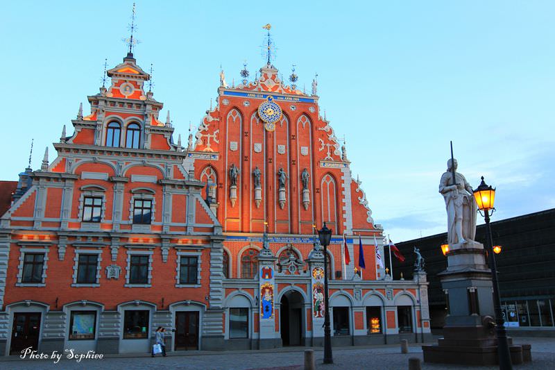 【波羅的海】拉脫維亞。里加（Riga, Latvia）：里加旅遊須知及重點整理！（附圖：市政廳迷人的白天與黑夜~） @蘇菲漫旅