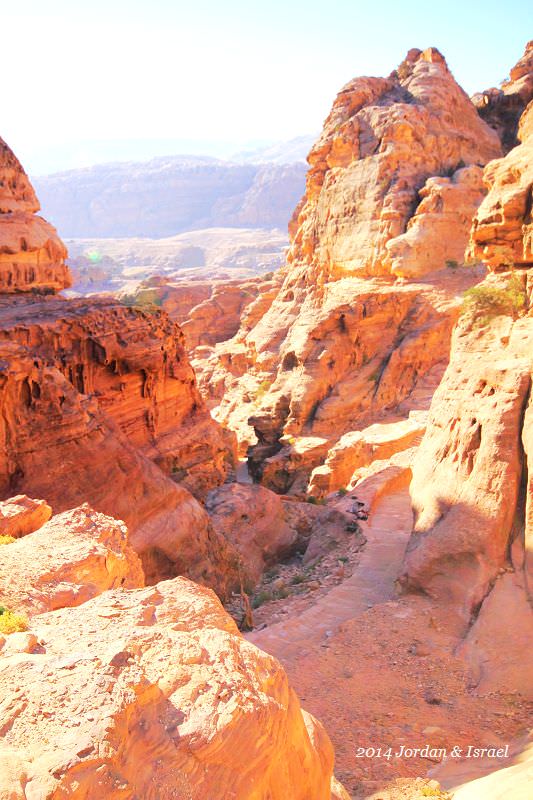 約旦旅遊》夢幻玫瑰城佩特拉古城Petra。寶藏庫Treasury騎驢記